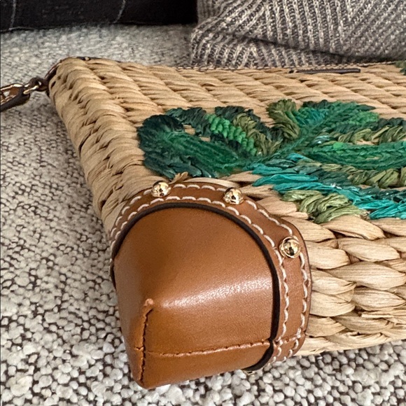✨✨✨LOW START✨✨✨Michael Kors Tan and Green Woven Clutch - Picture 4 of 7